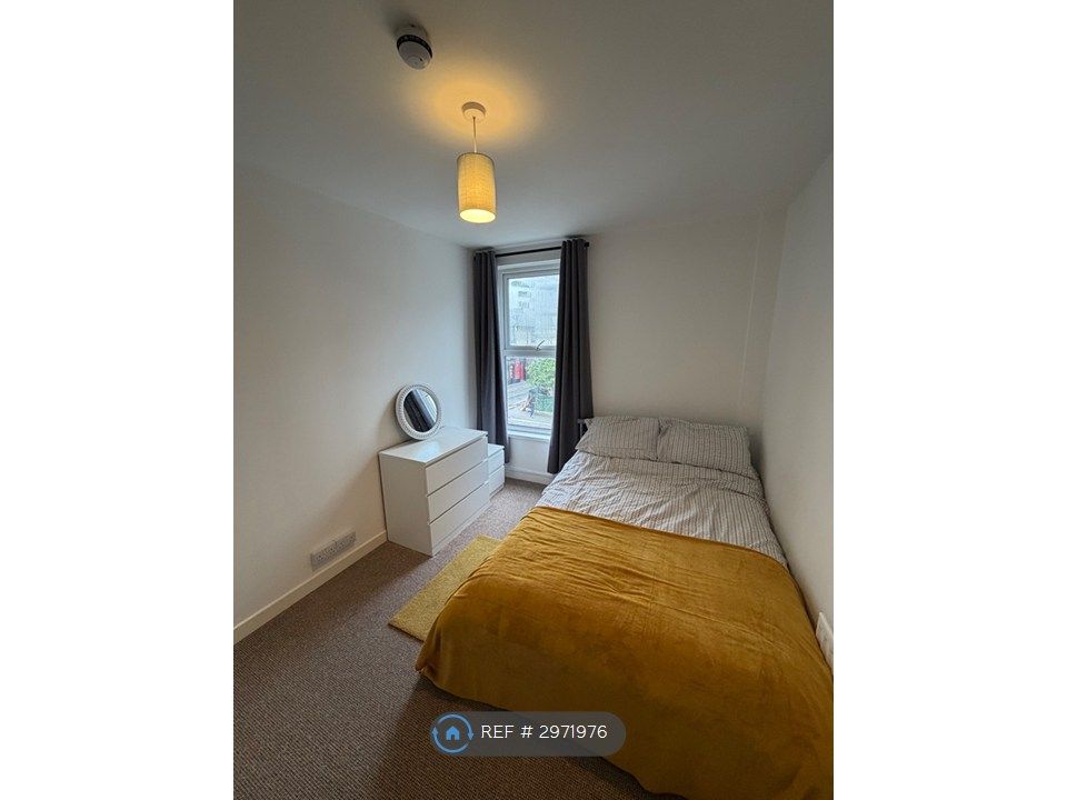 Property photo 3 of 13 Room 6