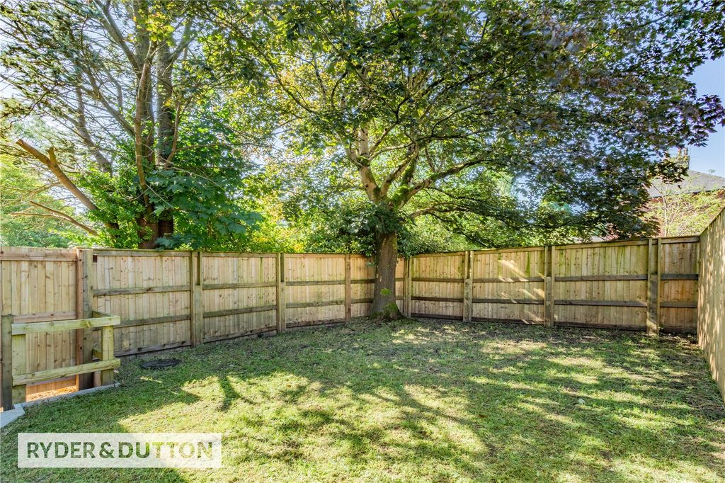 Property photo 2 of 17 Garden