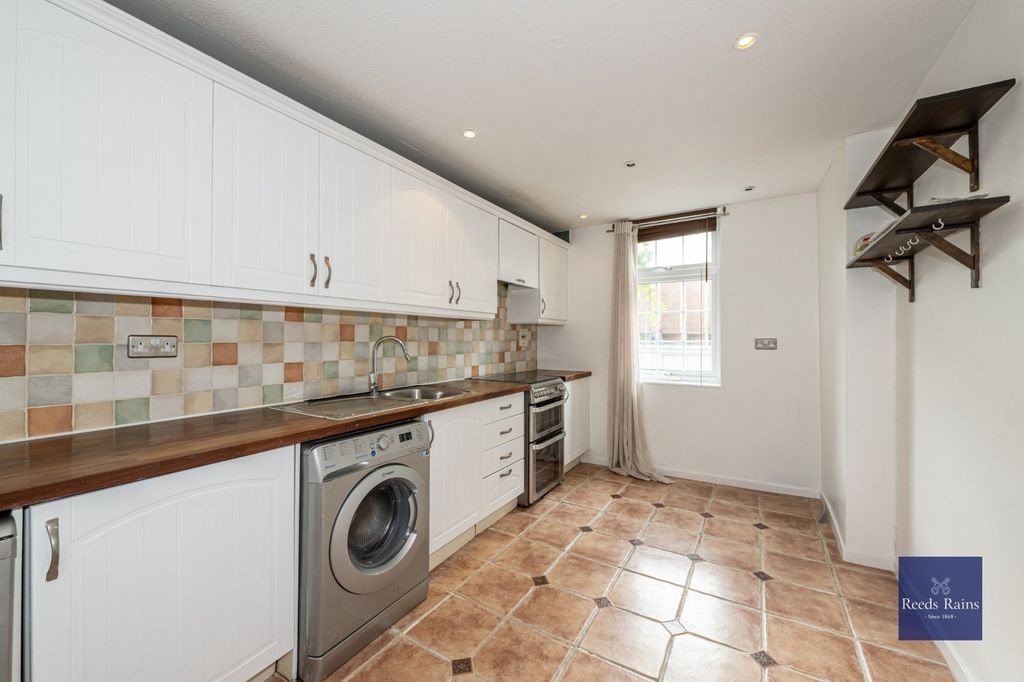 Property photo 2 of 12 Kitchen