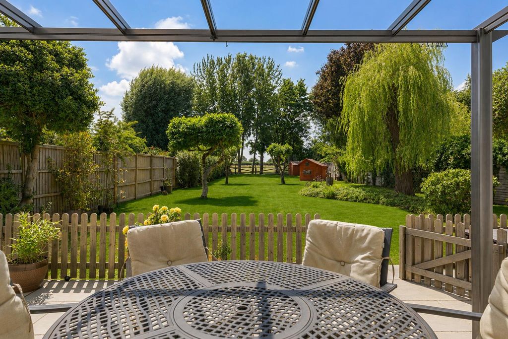 Property photo 2 of 37 A9F5511D-F556-4B73-B596-Ae89F2A78422.Png