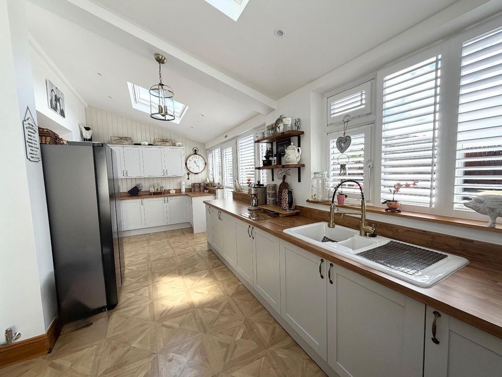 Property photo 1 of 27 Kitchen