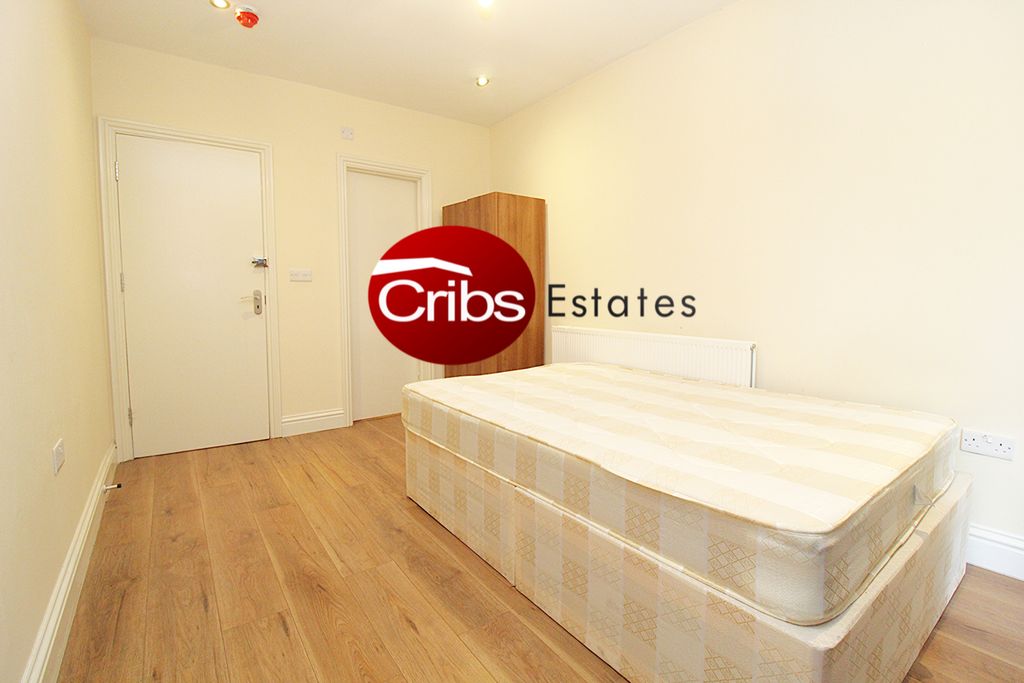 Property photo 1 of 9 En-Suite Room Available In Morden