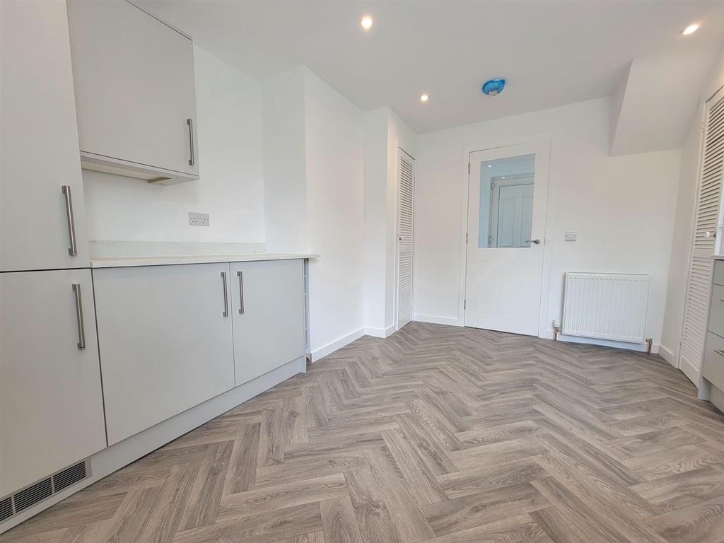 Property photo 3 of 17 Knm0087Glei Kitchen (1).Jpeg
