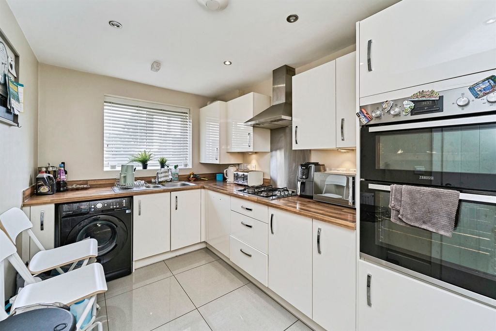 Property photo 3 of 17