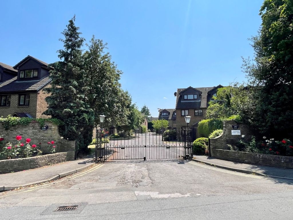 Property photo 1 of 8 671650