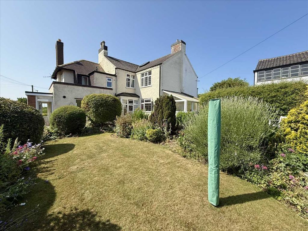 Property photo 2 of 33