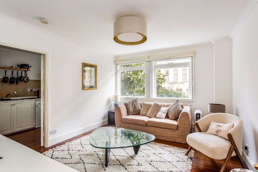 Property photo 1 of 10 Chelsea Court, 95...