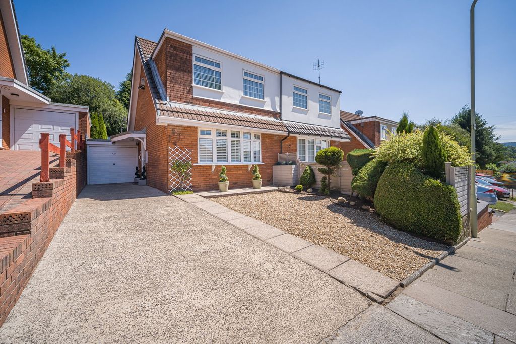 Property photo 1 of 27