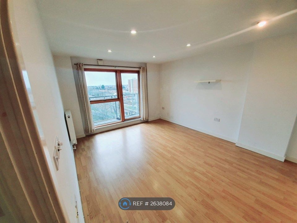 Property photo 2 of 27