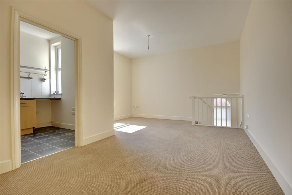 Property photo 3 of 9 Fe5Df61C-F365-43E4-9A89-F53Ccf26A66A_1_201_A.Jpeg