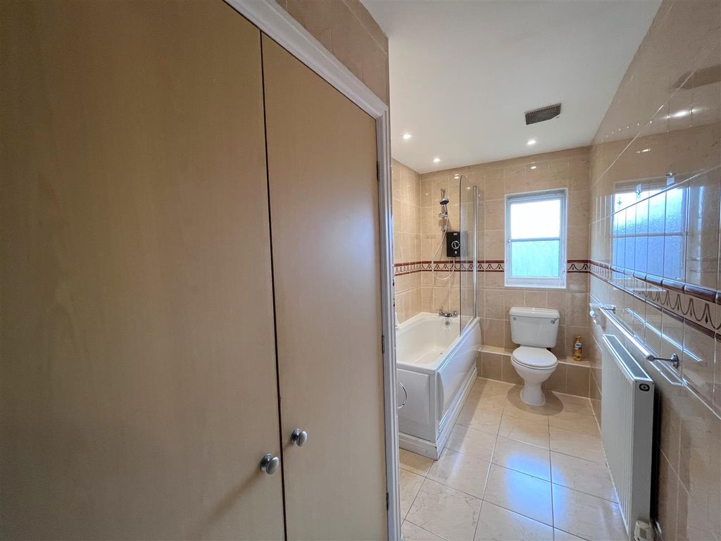 Additional image 9 of 2 bed flat to rentChamberlain Drive, Wilmslow, Cheshire SK9