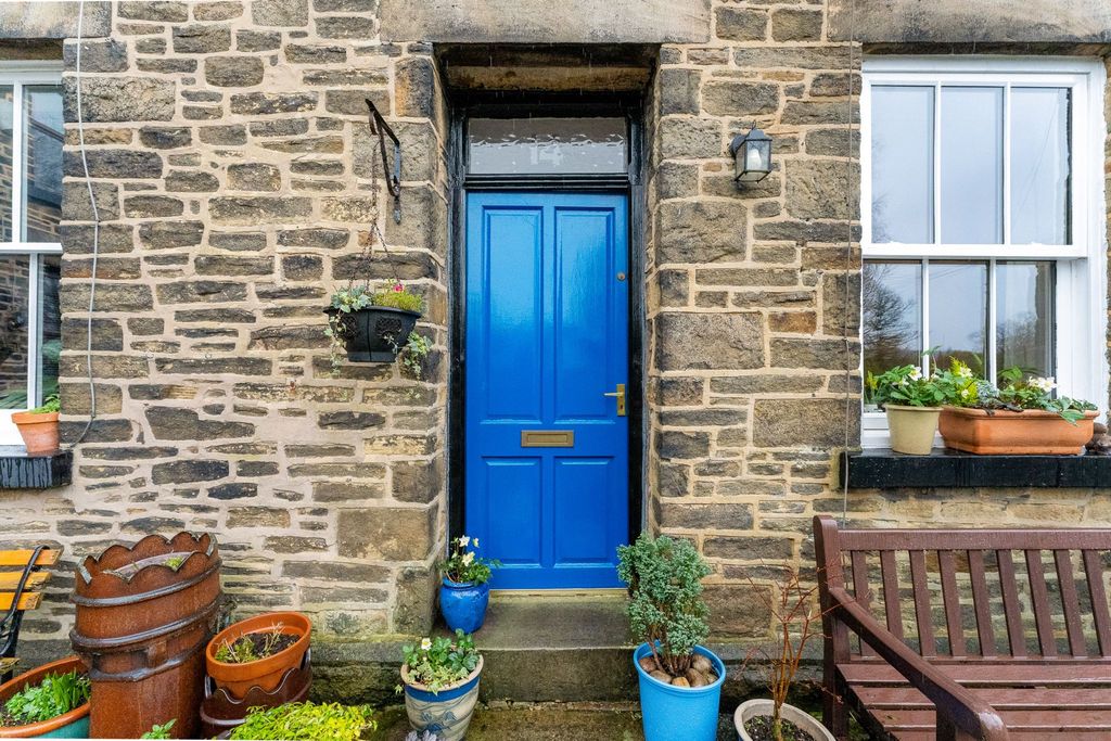 Property photo 2 of 27 Photograph 3