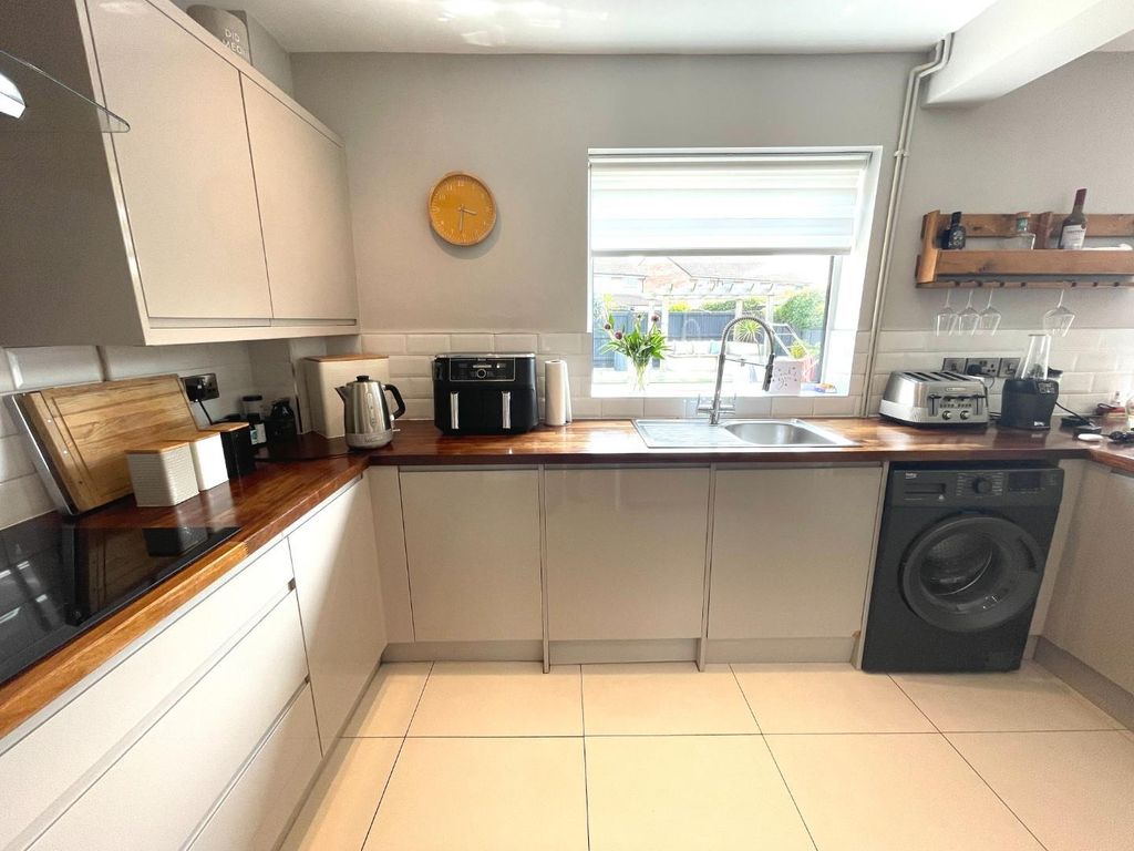Property photo 2 of 19 Kitchen.Jpg