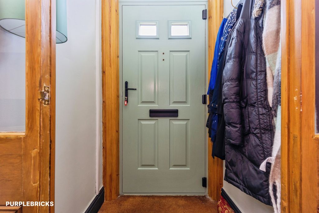 Property photo 2 of 26 Vestibule