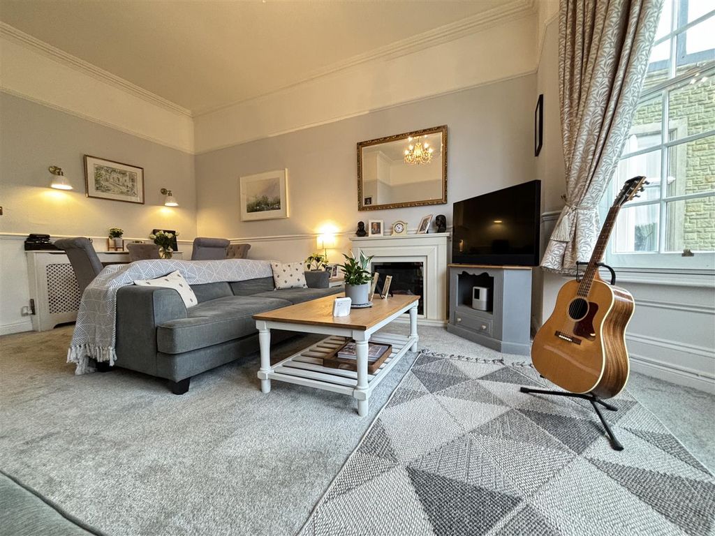 Property photo 1 of 16 Roffey Park Lounge 2.Jpg