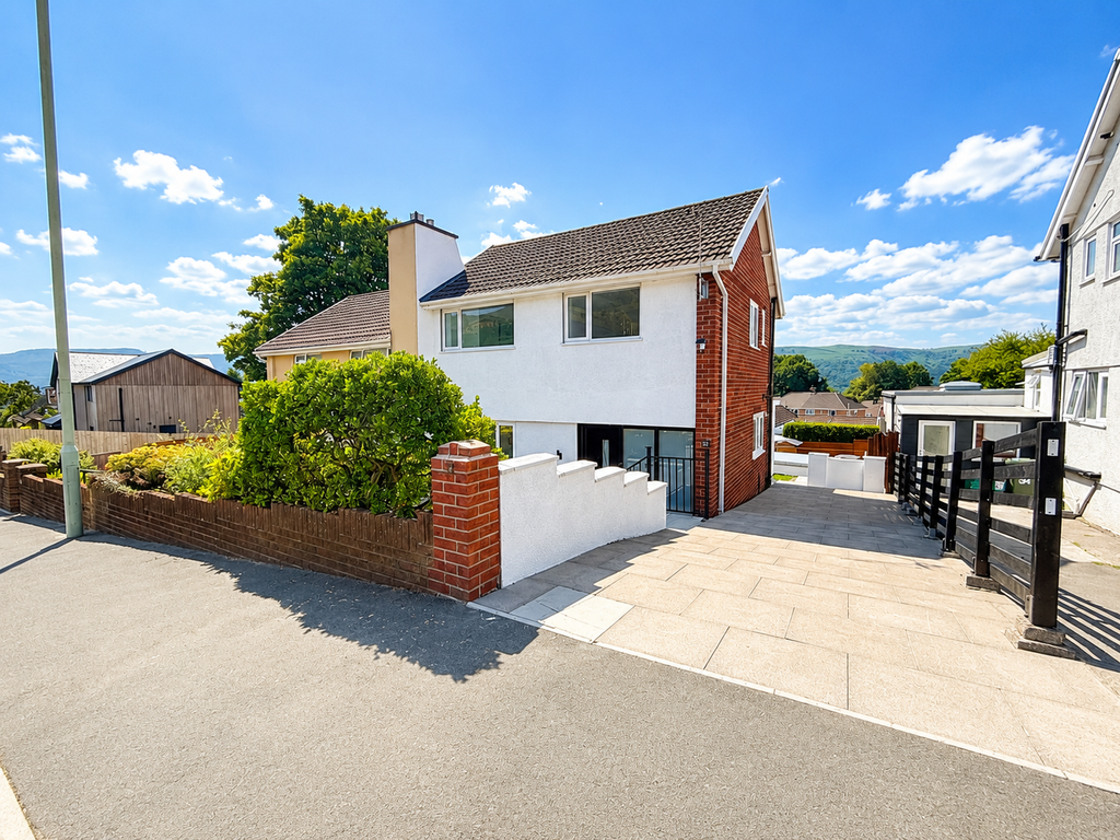 Property photo 1 of 21 8E9A38Fb-38D6-4F9B-B33A-94D512Dce888