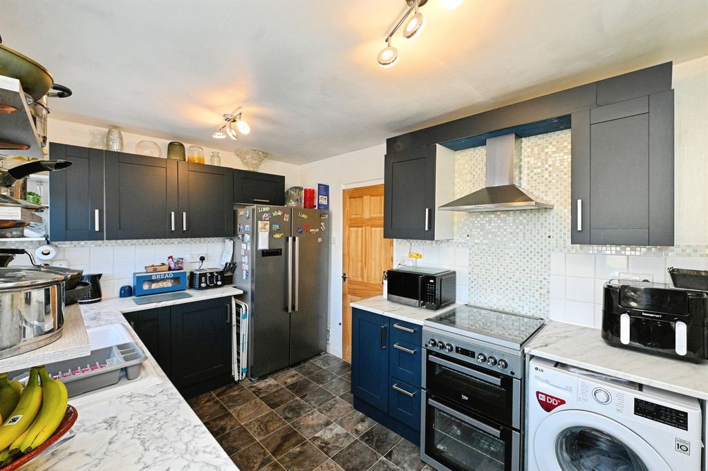 Property photo 2 of 22