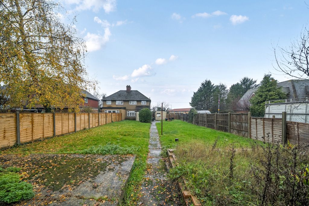 Property photo 3 of 10 1382360-1-691716B...