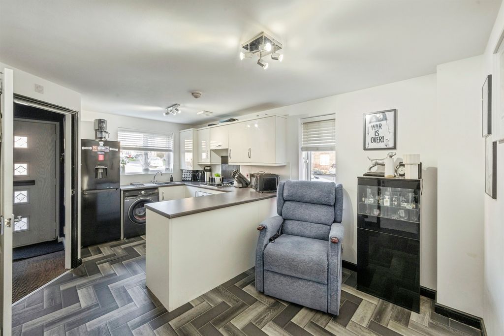 Property photo 3 of 18