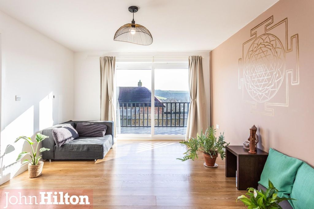 Property photo 3 of 17 Kenilworth Close-17.Jpg