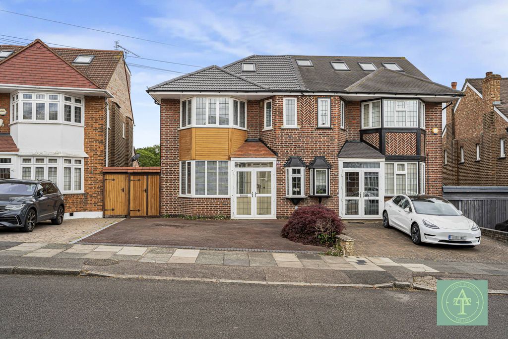Property photo 1 of 27 3 Bedroom Semi Detached For Sale