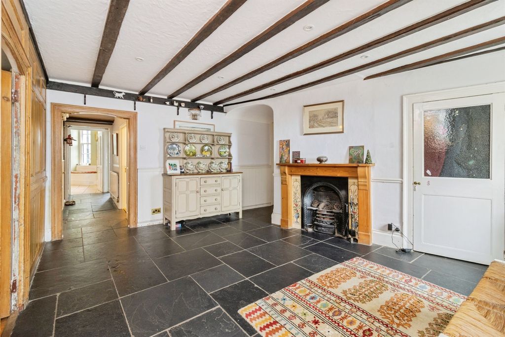 Property photo 3 of 33