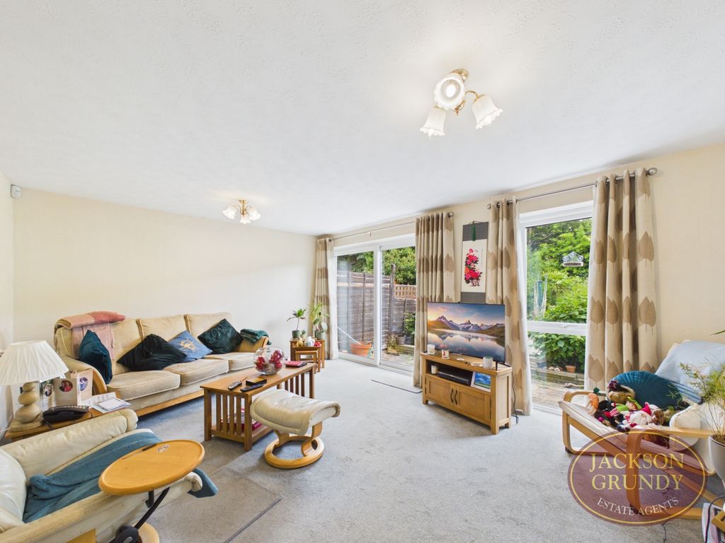 Property photo 3 of 14 Knights Court