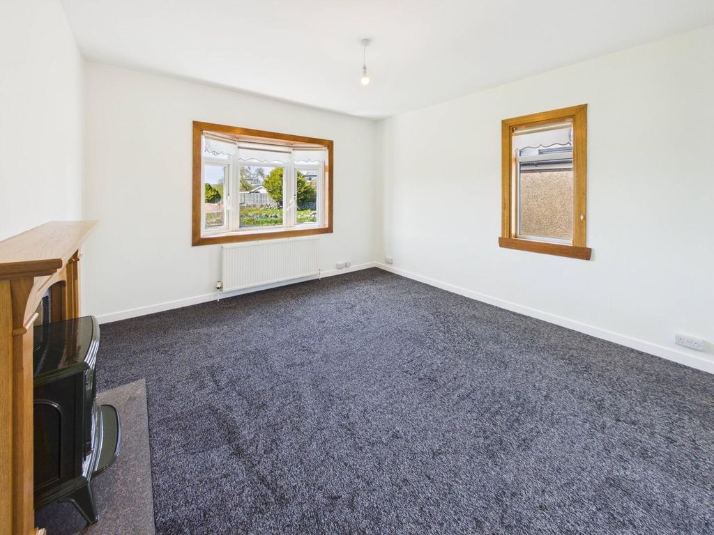 Property photo 3 of 19 Living Room
