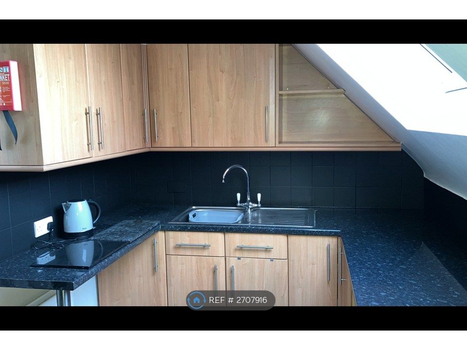 Property photo 3 of 8 Kitchen