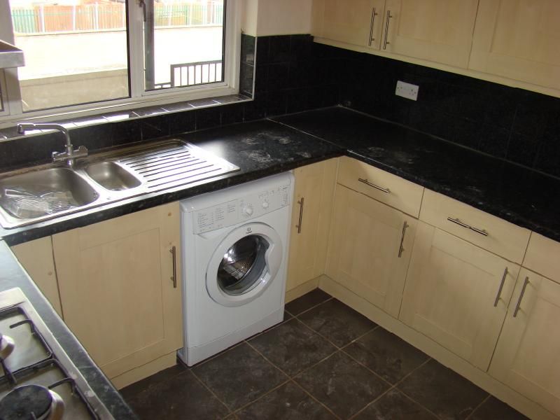 Property photo 3 of 5 Kitchen
