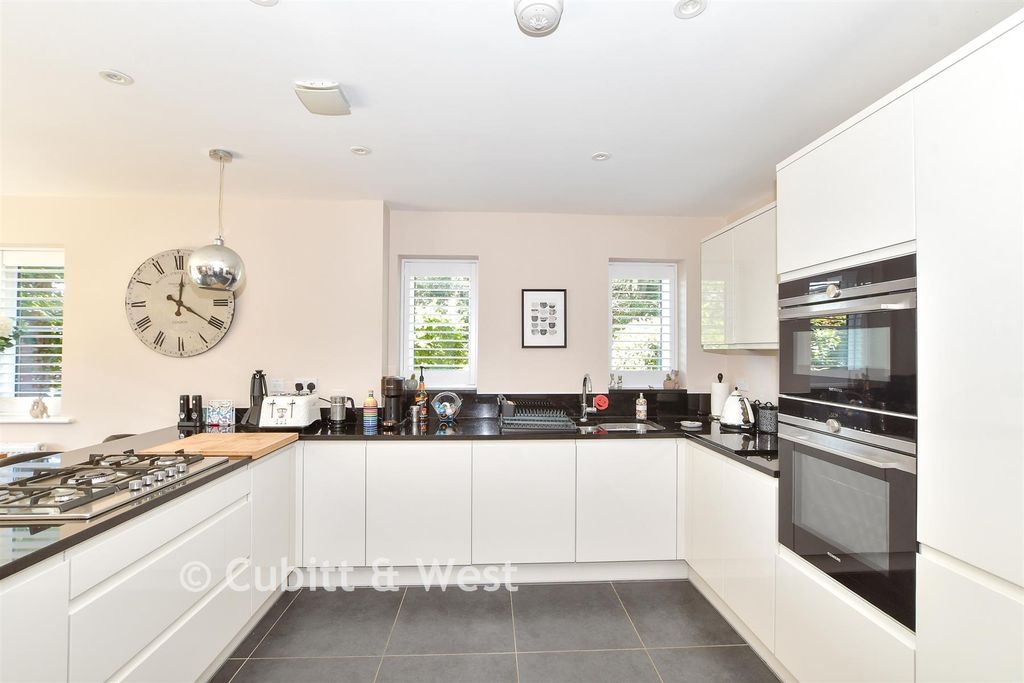 Property photo 2 of 16 Kitchen/Dining Room