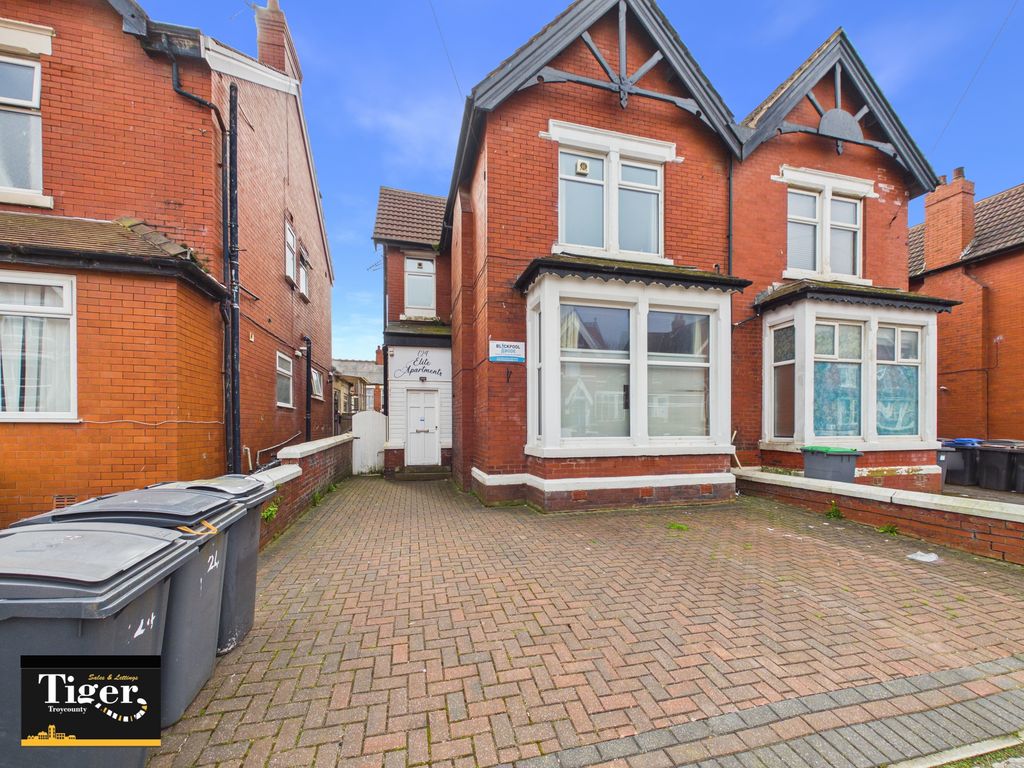 Property photo 1 of 23 Cam03440G0-Pr0579-Still017