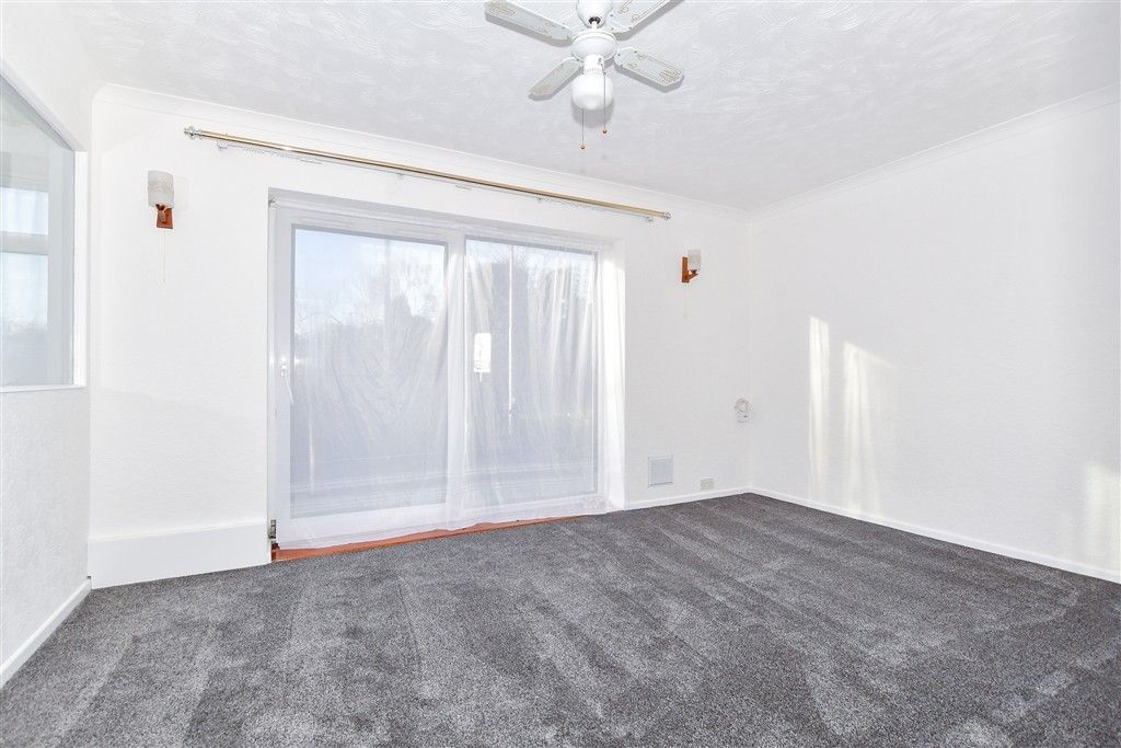 Property photo 1 of 14 Lounge