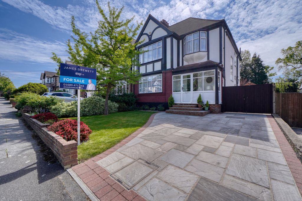 Property photo 1 of 23