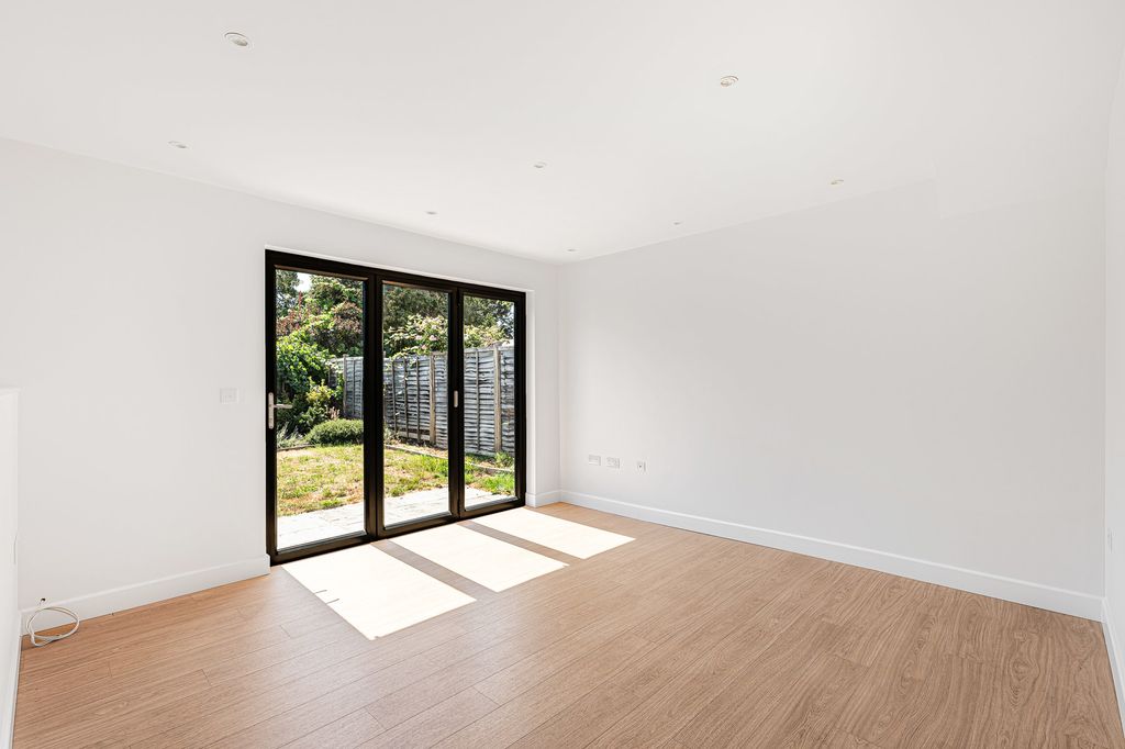 Property photo 3 of 25 13_89759.Jpg