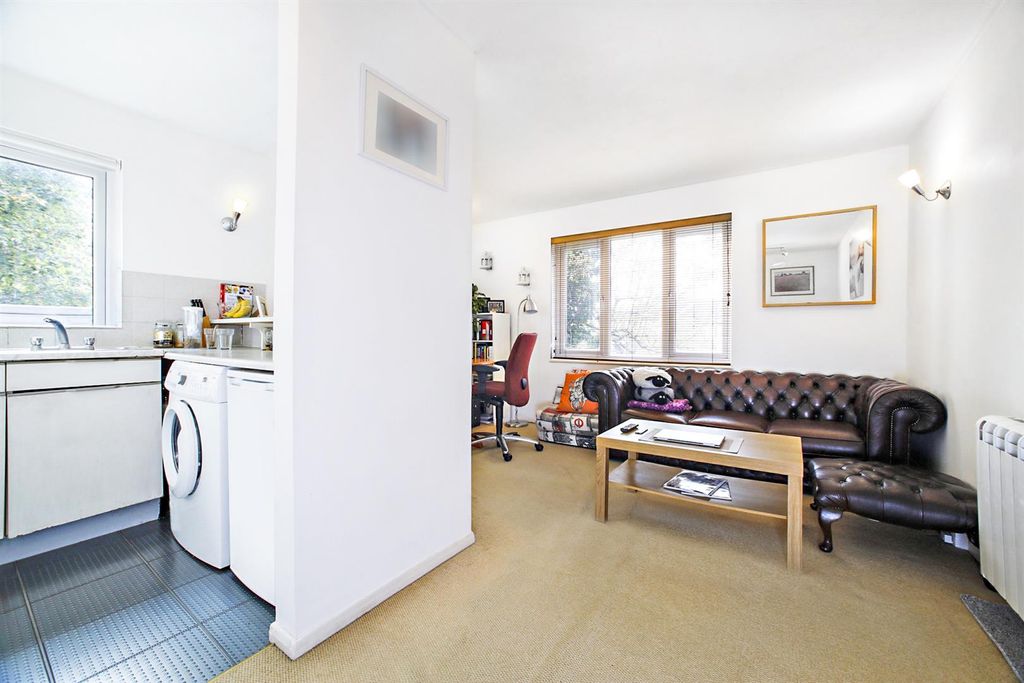 Property photo 3 of 8