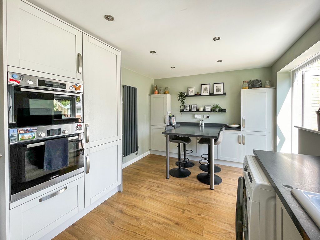Property photo 2 of 14 9