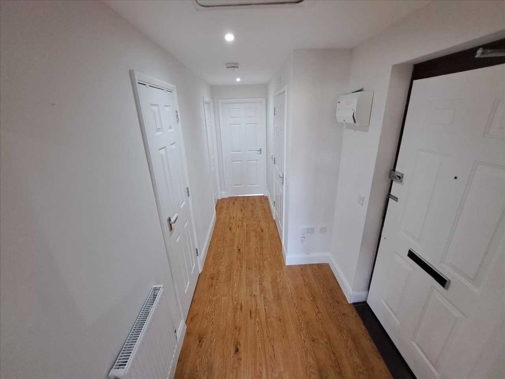 Property photo 2 of 10 Hallway