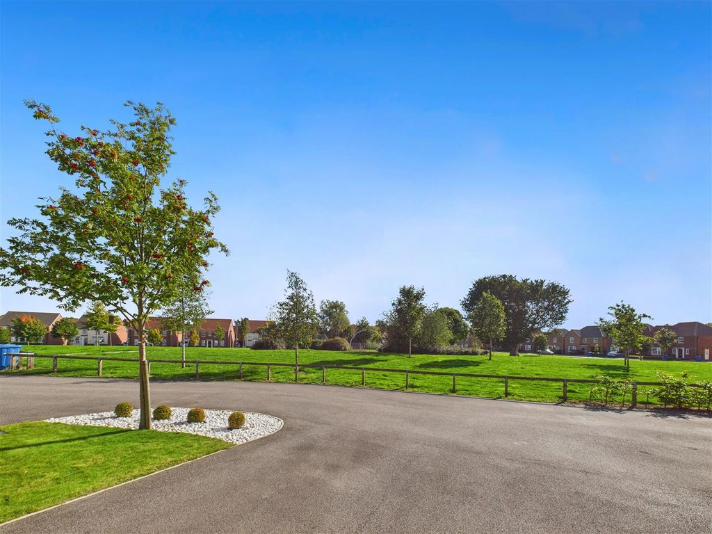 Property photo 3 of 19 Location