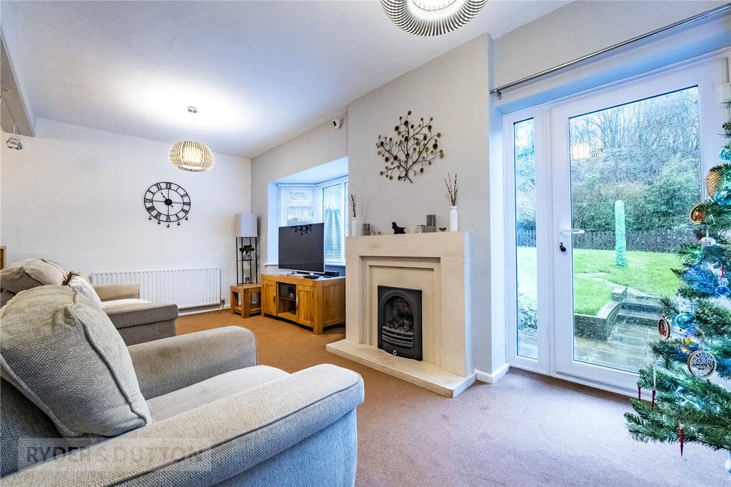 Property photo 3 of 22 Lounge