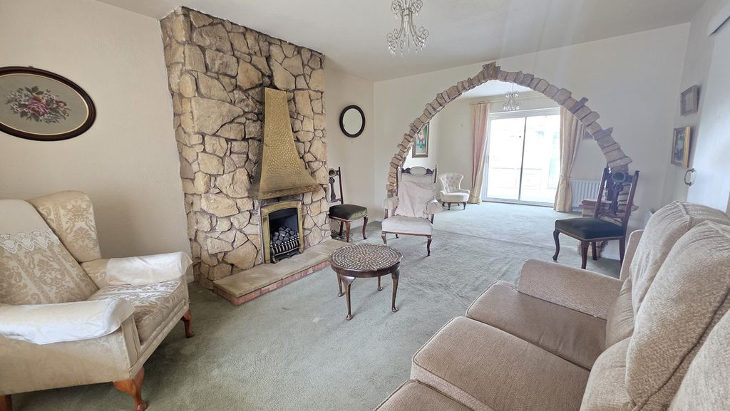 Property photo 2 of 25