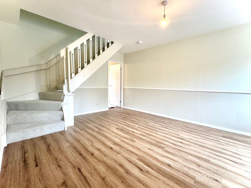 Property photo 2 of 8 Lounge