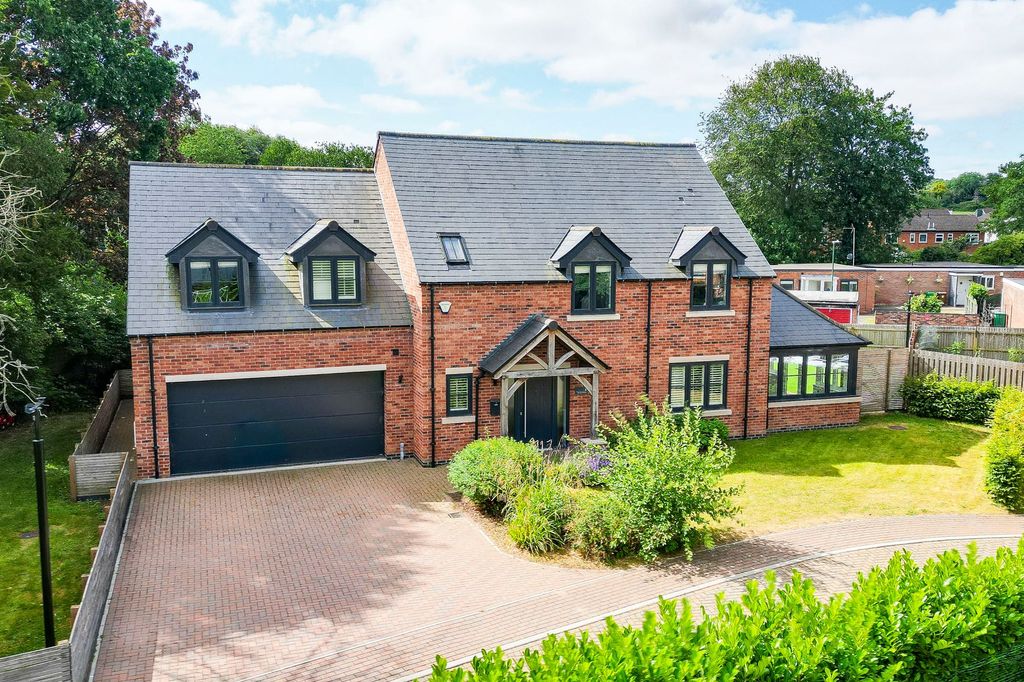 Property photo 1 of 32
