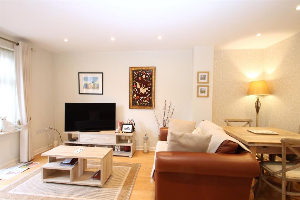 Property photo 1 of 11 Living Room.Jpg
