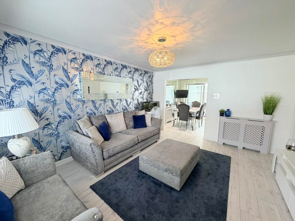 Property photo 2 of 27