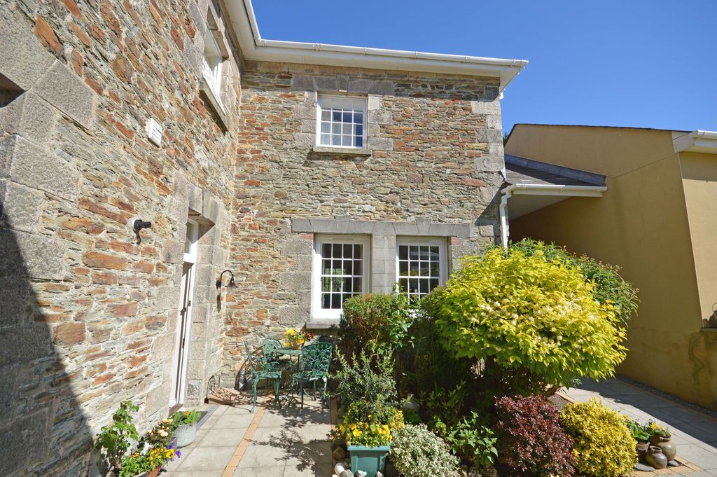 Property photo 1 of 25 Exterior