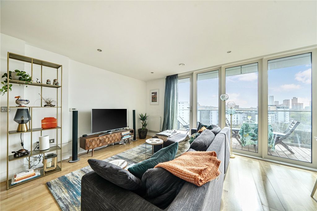 Property photo 2 of 24 Picture No. 17