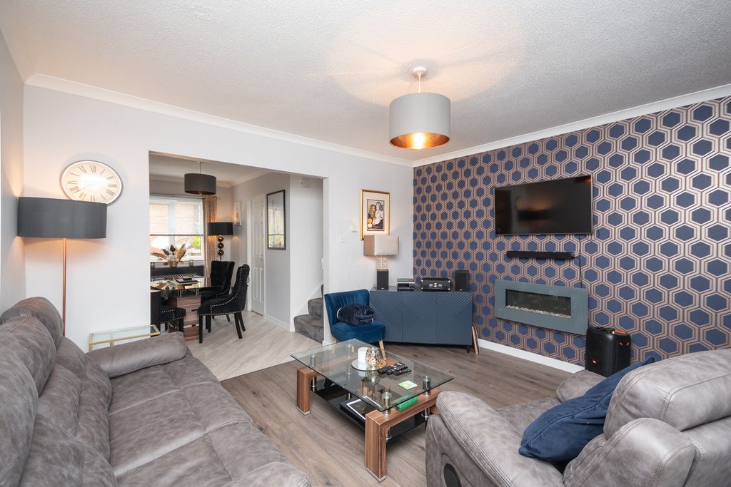 Property photo 2 of 15 Lounge