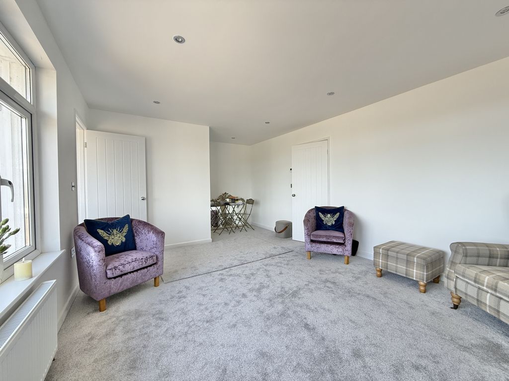 Property photo 3 of 16 Photo 10