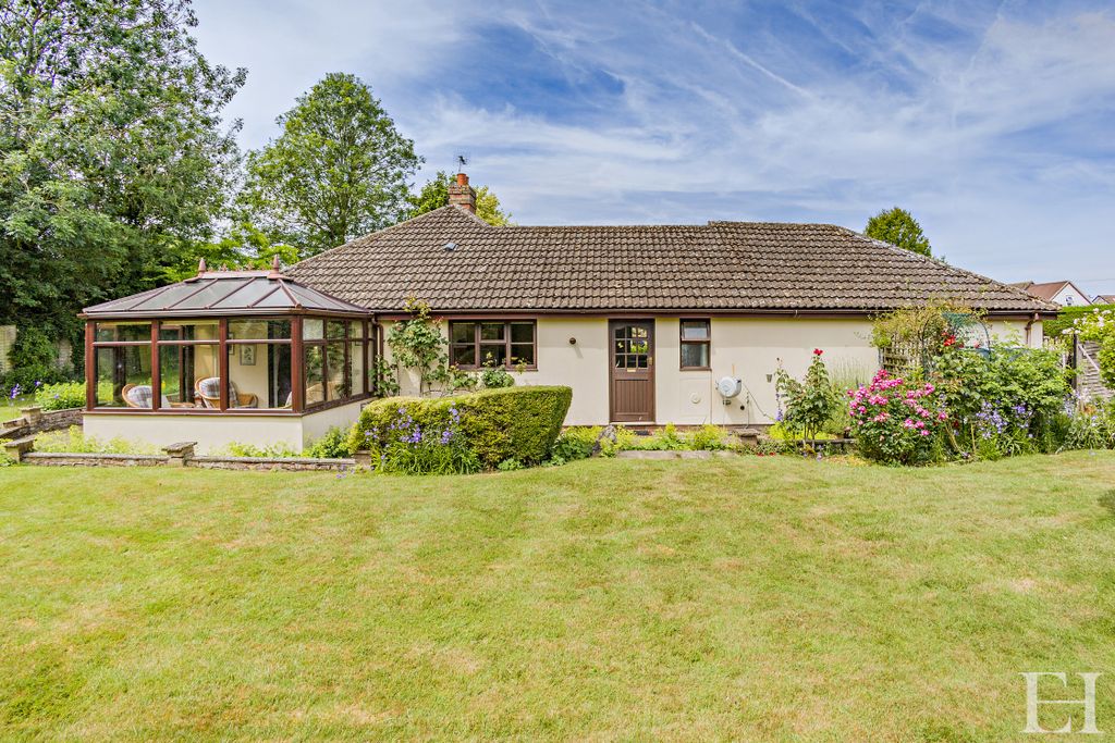 Property photo 3 of 29 8652915-Exteriorwm06-800